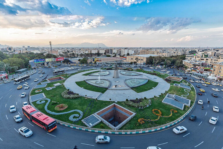 از اصفهان و سی و سه پل که دیگه نگم برات